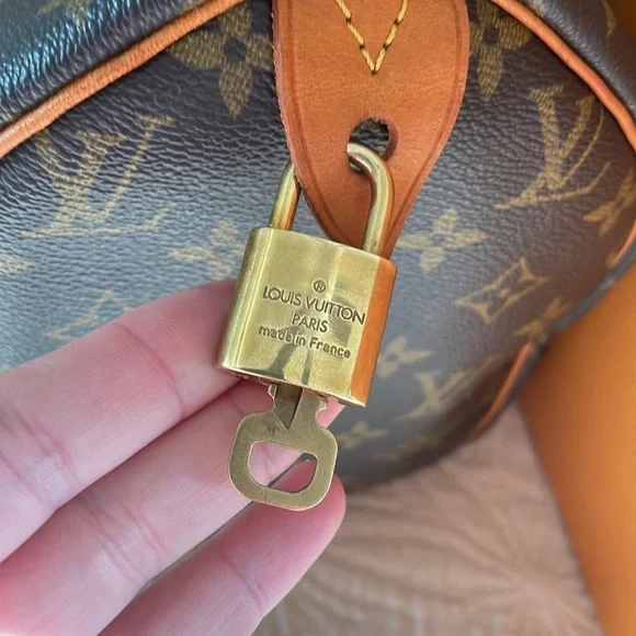 Authentic Louis Vuitton Speedy 30 - Picture 12 of 16